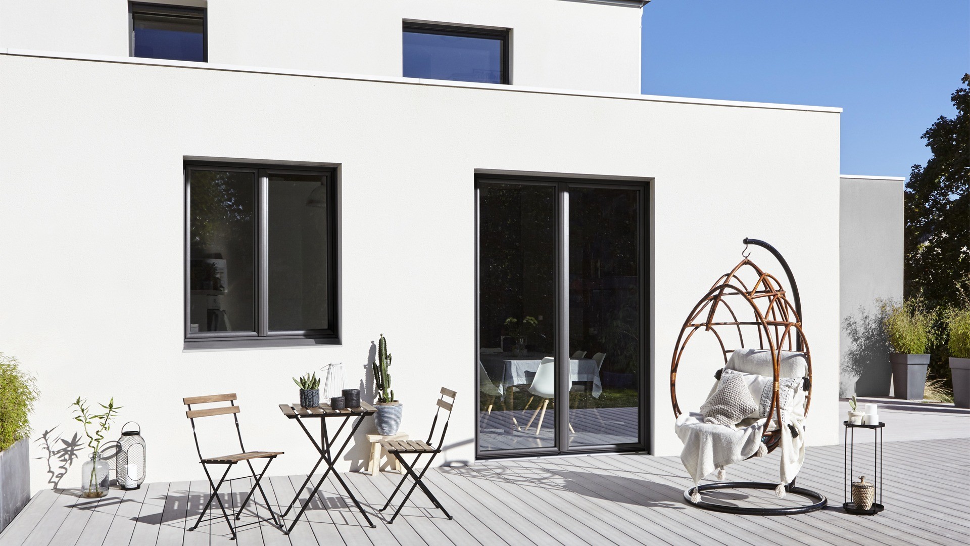 fenetres-baies-vitrees-mco-nantes-saint-nazaire-la-baule-loire-atlantique Une fenêtre neuve posée sur mesure dans une façade nantaise, sans rien perdre du caractère de la maison